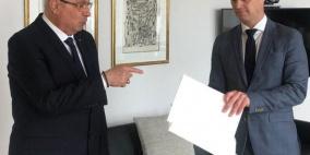 سفير فلسطين لدى الدنمارك يقدم أوراق اعتماده