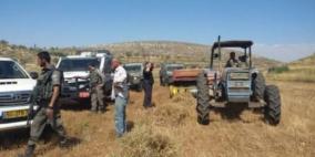 الاحتلال يستولي على جرار زراعي جنوب الخليل