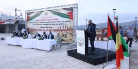 وزير الحكم المحلي يفتتح مشروع ساحة البيدر في سبسطية والشارع الرئيسي في بيت امرين