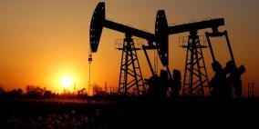 النفط يبدأ العام الجديد على مكاسب كبيرة وبرنت يقفز لأعلى مستوياته منذ آذار