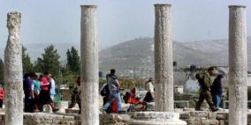 مستوطنون بحماية جيش الاحتلال يقتحمون الموقع الأثري في سبسطية