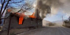 الأرمن يحرقون منازلهم قبل تسليم قراهم لأذربيجان