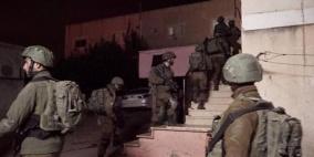 قوات الاحتلال تقتحم بلدة كوبر وتعتقل شابين