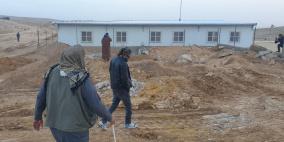 الاحتلال يهدم مسجدا ويستولي على وحدة صحية جنوب الخليل