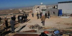 الاحتلال يهدم خمس خيم ووحدتين صحيتين شرق يطا 