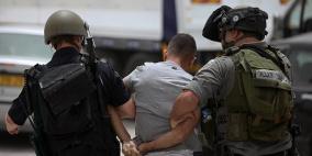الاحتلال يعتقل شابين على حاجز الجيب العسكري شمال القدس