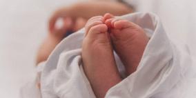 الشرطة: العثور على طفل حديث الولادة في مدينة نابلس