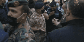 بالفيديو .. ملك الأردن يزور مستشفى السلط ويطالب مديرها بالاستقالة