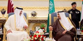 العاهل السعودي يدعو أمير قطر لزيارة المملكة رسميًا