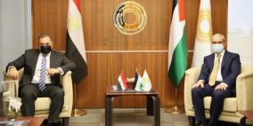 محافظ سلطة النقد يلتقي السفير المصري لدى فلسطين