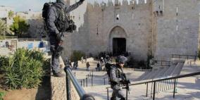 الاحتلال يغلق باب العامود وعدة احياء في القدس الأحد