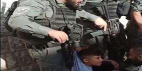 شرطة الاحتلال تدهس طفلاً لرفعه علم فلسطين على دراجته في رأس العامود