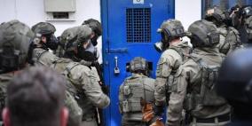 قوات القمع تقتحم قسم 22 في سجن النقب