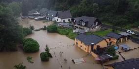شاهد: فيديو يطيح بمذيعة ألمانية أثناء تغطيتها لفيضان