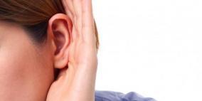 طرق بسيطة لتحسين السمع من دون سماعة أذن