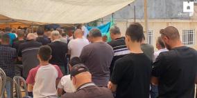 أهالي سلوان يؤدون الجمعة في خيمة اعتصام حي بطن الهوى