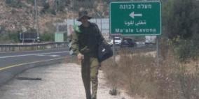 الاحتلال يعتقل فلسطينيا بزعم تنكره بزي جندي غرب رام الله