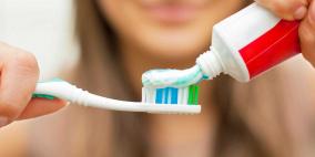 تحذير من أضرار معاجين تبييض الأسنان