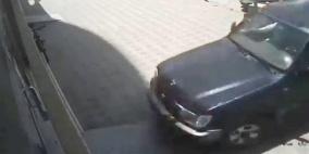 شاهد: سعودية تدمر محلا بسيارتها خلال تدربها على القيادة 