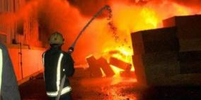 شاهد: الدفاع المدني يسيّطر على حريق هائل في مركز صيانة بجنين