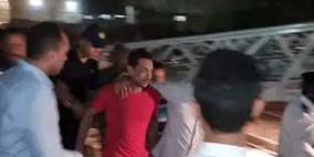 شاهد: شاب مصري يتراجع عن الانتحار من أعلى برج بعد 6 ساعات