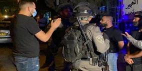 الاحتلال يعتدي على عدد من المواطنين ويعتقل شابا في القدس