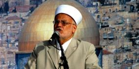 الاحتلال يُبعد الشيخ عكرمة صبري عن المسجد الأقصى لمدة أسبوع