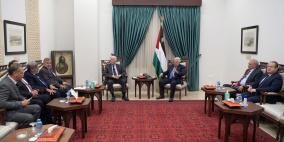 الرئيس عباس يستقبل لجنة مخيم اليرموك لإعادة الإعمار وإزالة الأنقاض