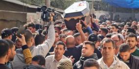 صور: خانيونس تُشيع جثمان فقيد الغربة الشاب أنس أبو رجيلة