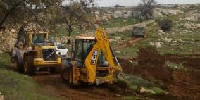 الاحتلال يجرف أرضا زراعية في شرق قلقيلية