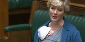نائبة بريطانية تتلقى تنبيها بعد إحضارها طفلها الرضيع إلى مجلس العموم