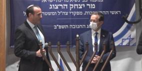 بالفيديو: الرئيس الإسرائيلي يقتحم الحرم الإبراهيمي