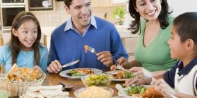 5 عادات أساسية أثناء الأكل لا تتجاهلها