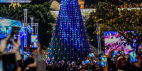 بالفيديو والصور: الاحتفال بإضاءة شجرة الميلاد في بيت لحم