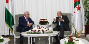الرئيس عباس يجتمع مع نظيره الجزائري