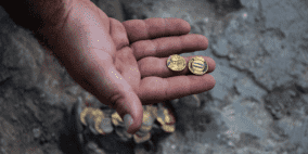 صورة: العثور على قرط ذهبي نادر يعود للقرن الحادي عشر