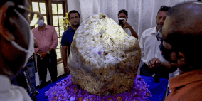 الكشف عن أكبر حجر كريم في العالم والسعر لا يُصدق