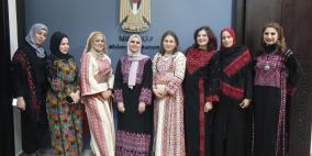 موظفات وزارة الثقافة يحتفين بالثوب الفلسطيني