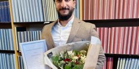 طبيب فلسطيني يفوز بجائزة أفضل مشرف تدريب في السويد