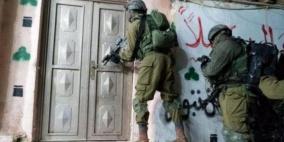 اعتداءات للمستوطنين واعتقالات بالضفة طالت 22 فلسطينيا