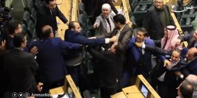 عراك بالأيدي في البرلمان الأردني بسبب "كلمة"