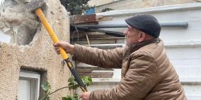 الاحتلال يجبر مواطنين على هدم منزل ومحل تجاري في القدس