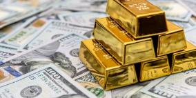 الدولار يرتفع والذهب يهبط بحدة
