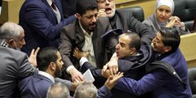 "النواب الأردني" يجمد لعامين عضوية نائب تورط في مشاجرة