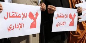 50 معتقلًا إداريًا يواصلون إضرابهم عن الطعام