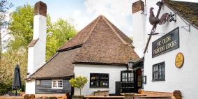 صور.. أقدم حانة في إنجلترا تغلق أبوابها بعد 1200 عام