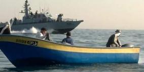 زوارق الاحتلال تعتدي على الصيادين في بحر غزة