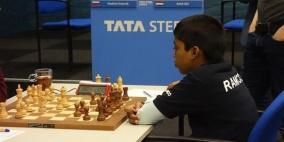 هندي بسن السادسة عشرة يتغلب على بطل العالم في الشطرنج