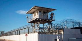مواجهات بكافة الأقسام في سجن "ريمون"