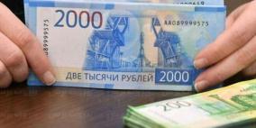 إثر العقوبات.. انخفاض سعر صرف الروبل الروسي مقابل الدولار